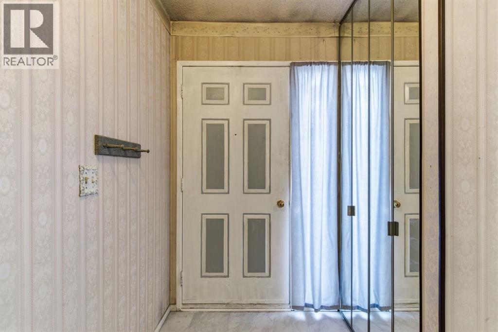 49, 4940 39 Avenue SW