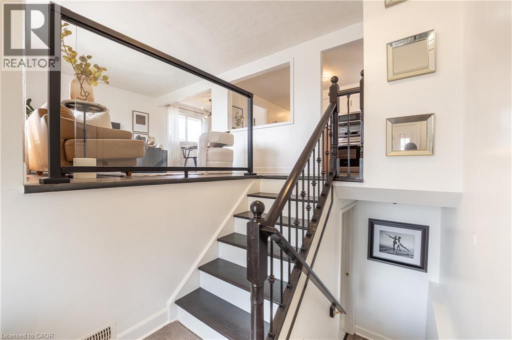 39 HAZELWOOD Crescent