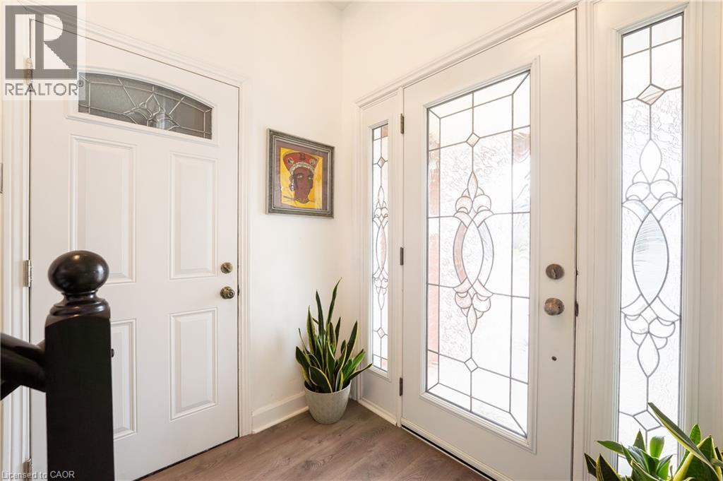 39 HAZELWOOD Crescent