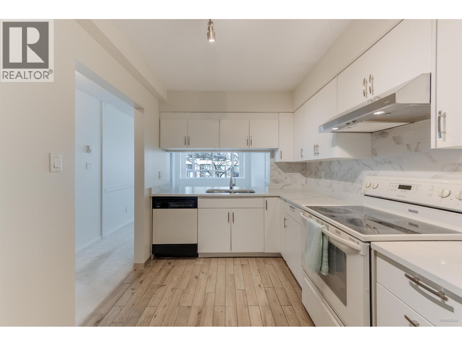 305 6070 MCMURRAY AVENUE