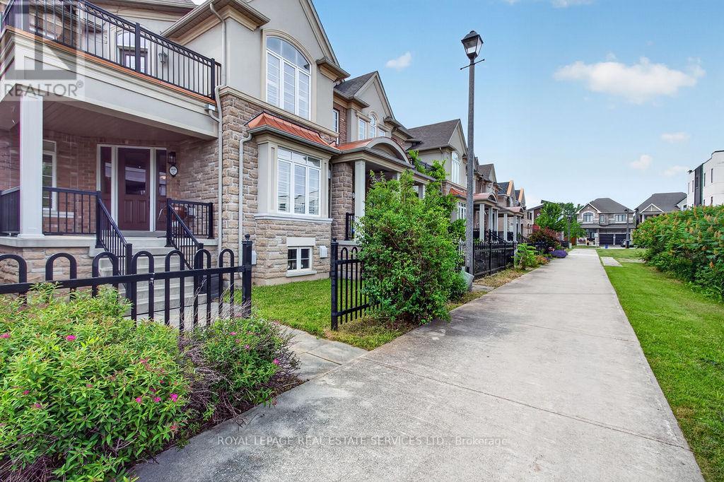 #19 - 3045 GLADESIDE AVENUE