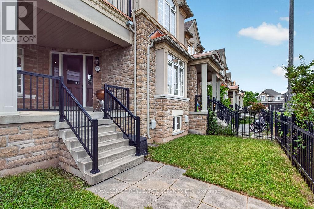 #19 - 3045 GLADESIDE AVENUE