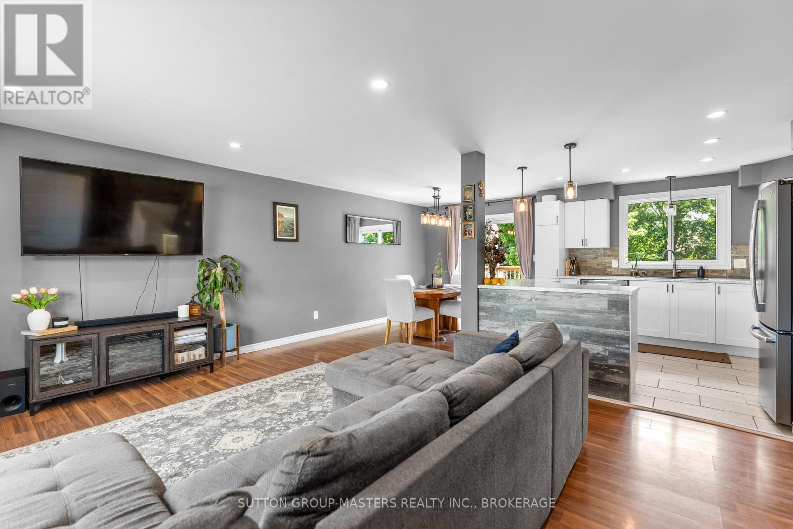 883 OLD COLONY ROAD