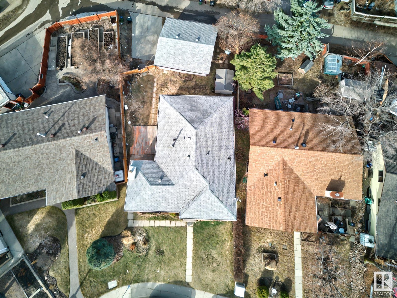 6224 11 AV NW