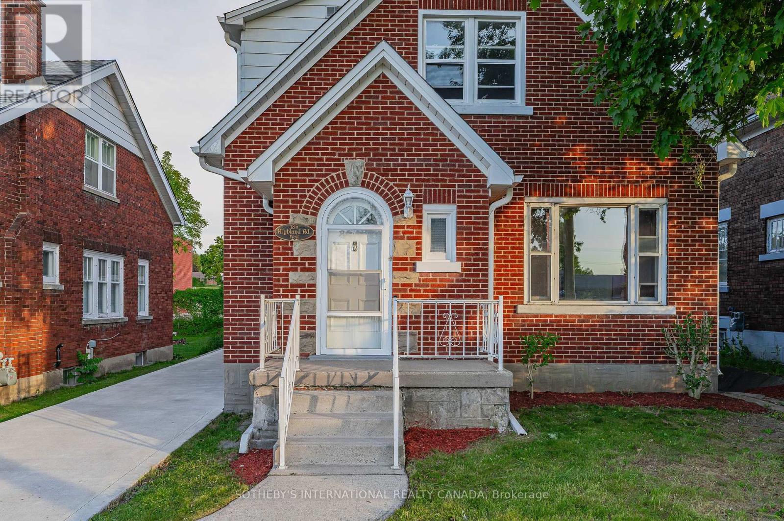 185 HIGHLAND ROAD W