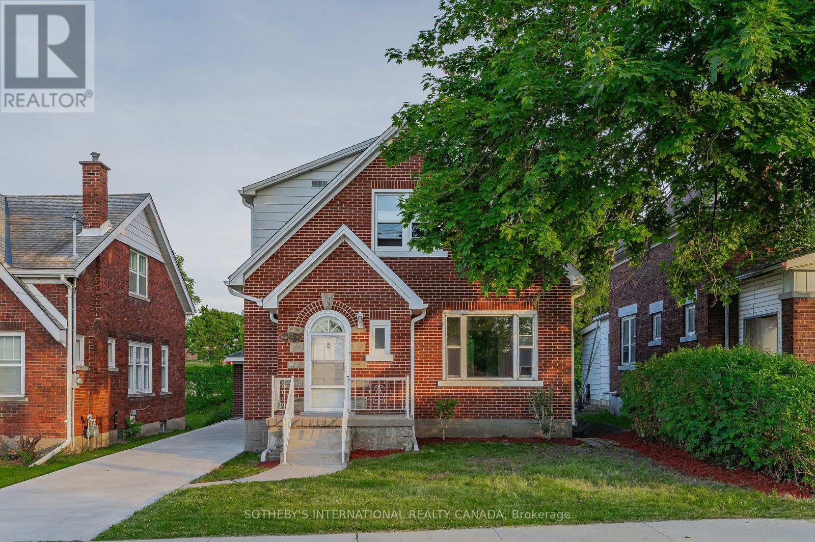 185 HIGHLAND ROAD W