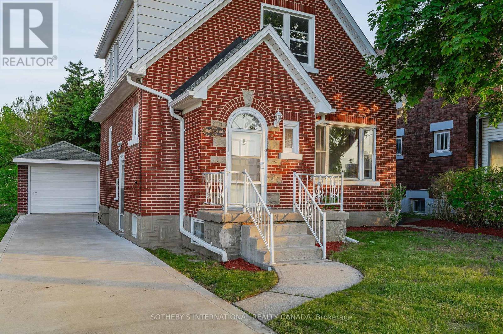 185 HIGHLAND ROAD W