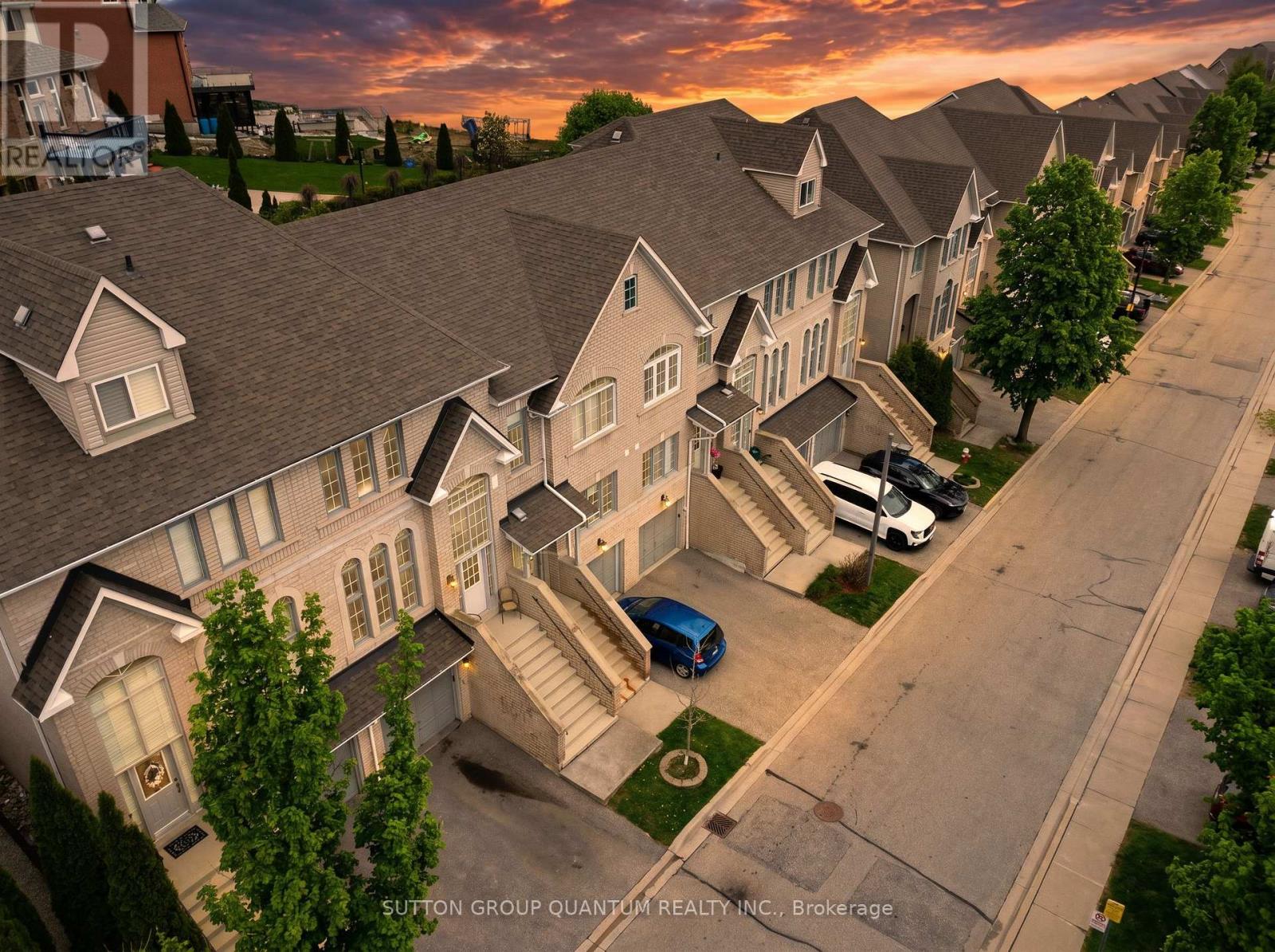 26 - 5525 PALMERSTON CRESCENT