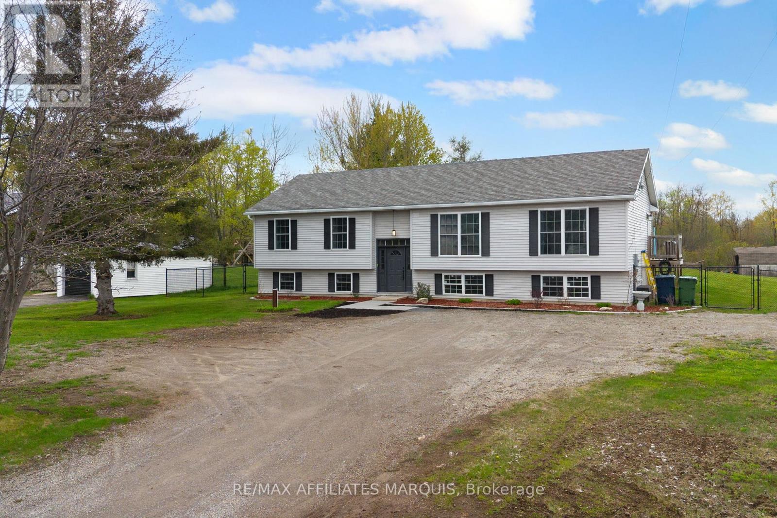 Photo 1 of 45 — 462 HIGHWAY 15 ROAD, Rideau Lakes, ON K7A5B8