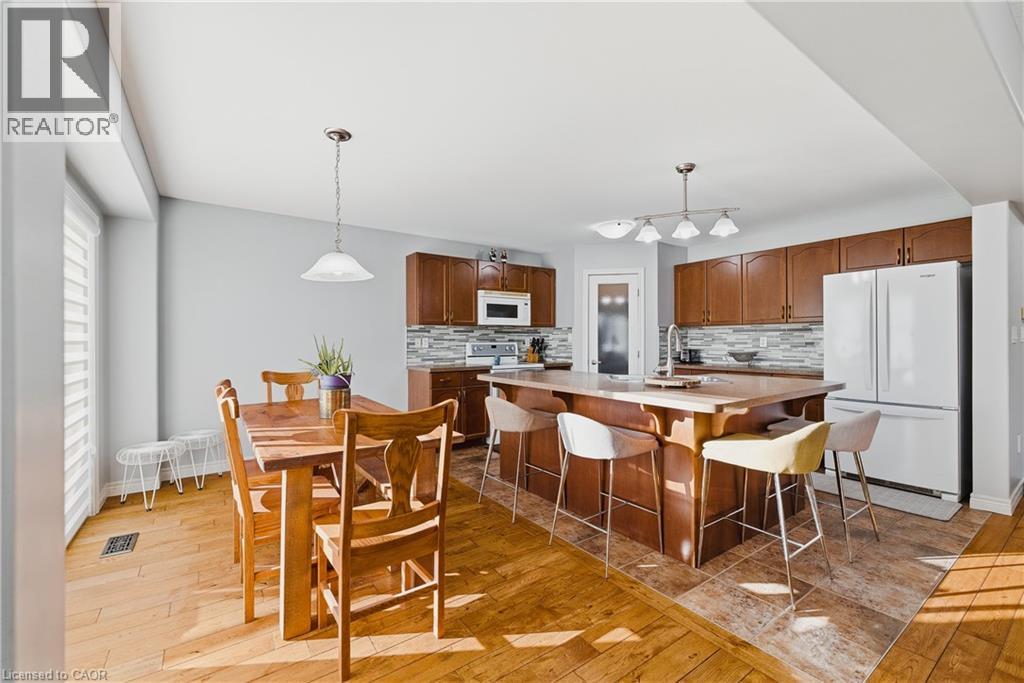 23 DOON CREEK Street