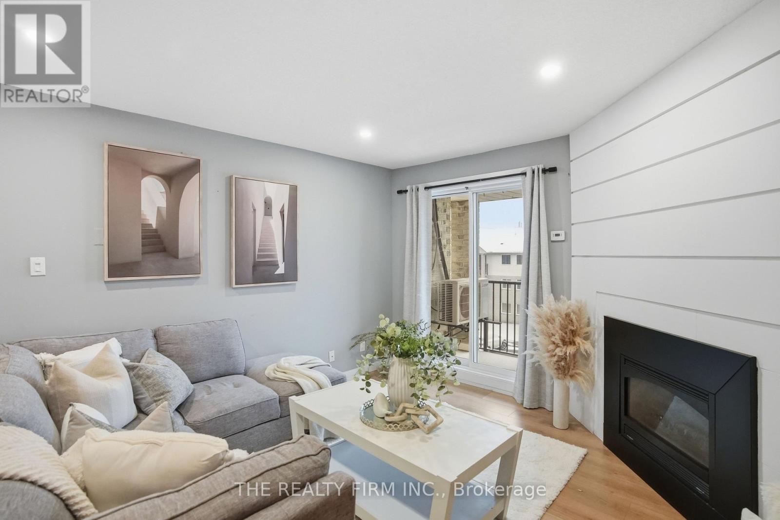 310 - 735 DEVERON CRESCENT