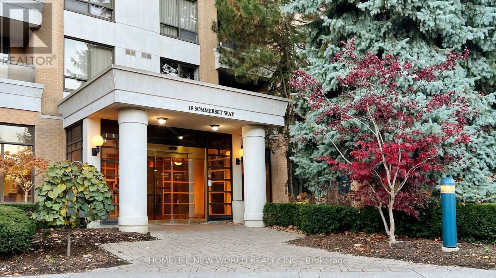 1716 - 18 SOMMERSET WAY