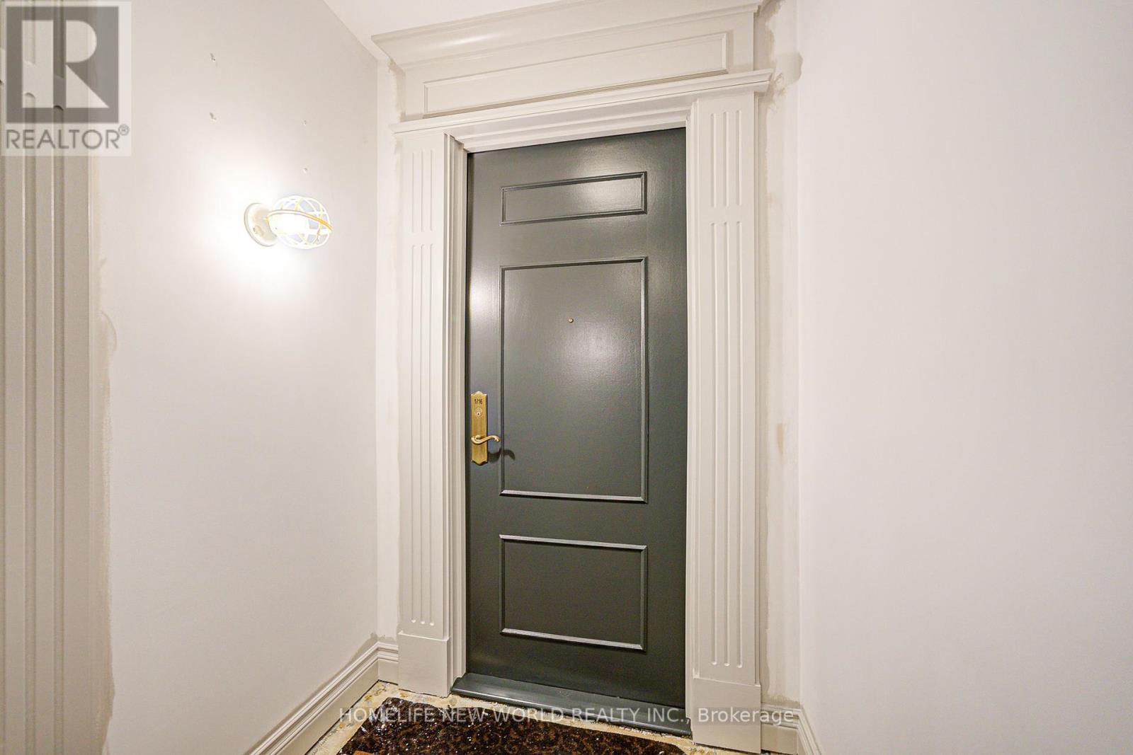 1716 - 18 SOMMERSET WAY