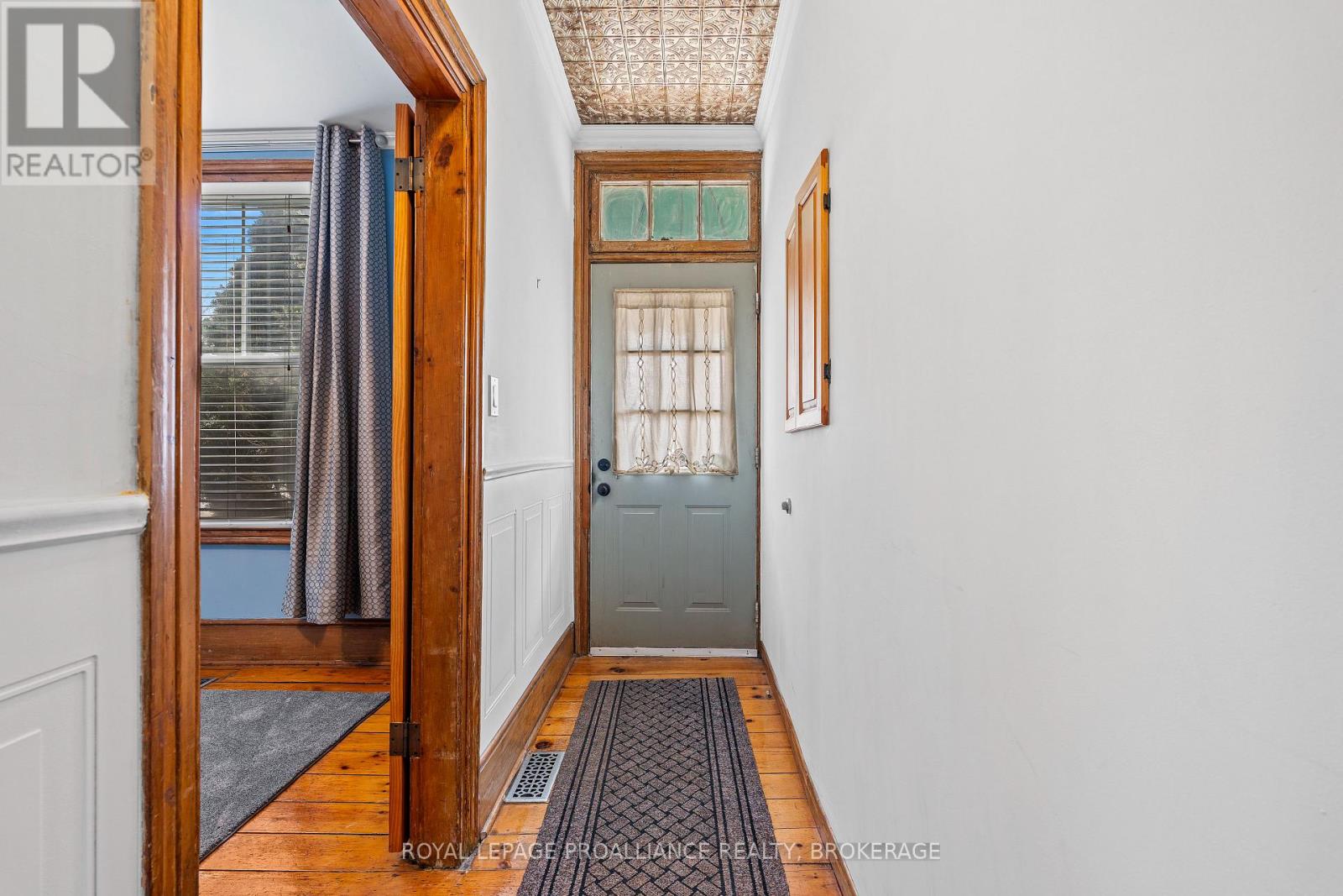 270 WELLINGTON STREET