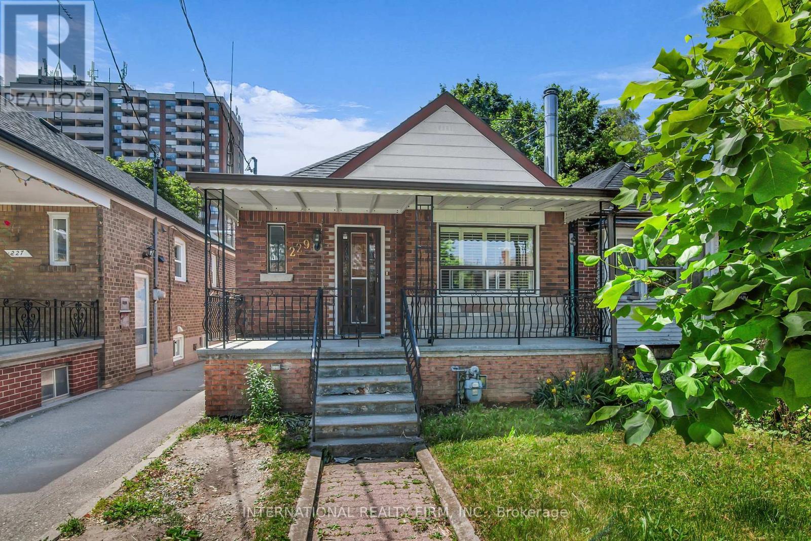 229 LIVINGSTONE AVENUE