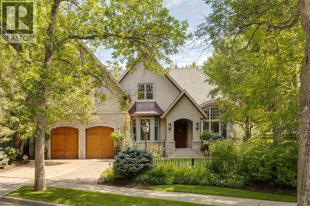 2704 Montcalm Crescent SW