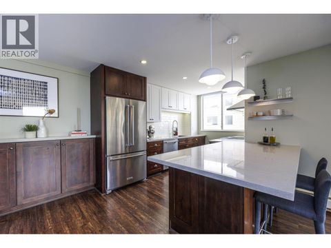 302 540 LONSDALE AVENUE North Vancouver BC V7M2G7