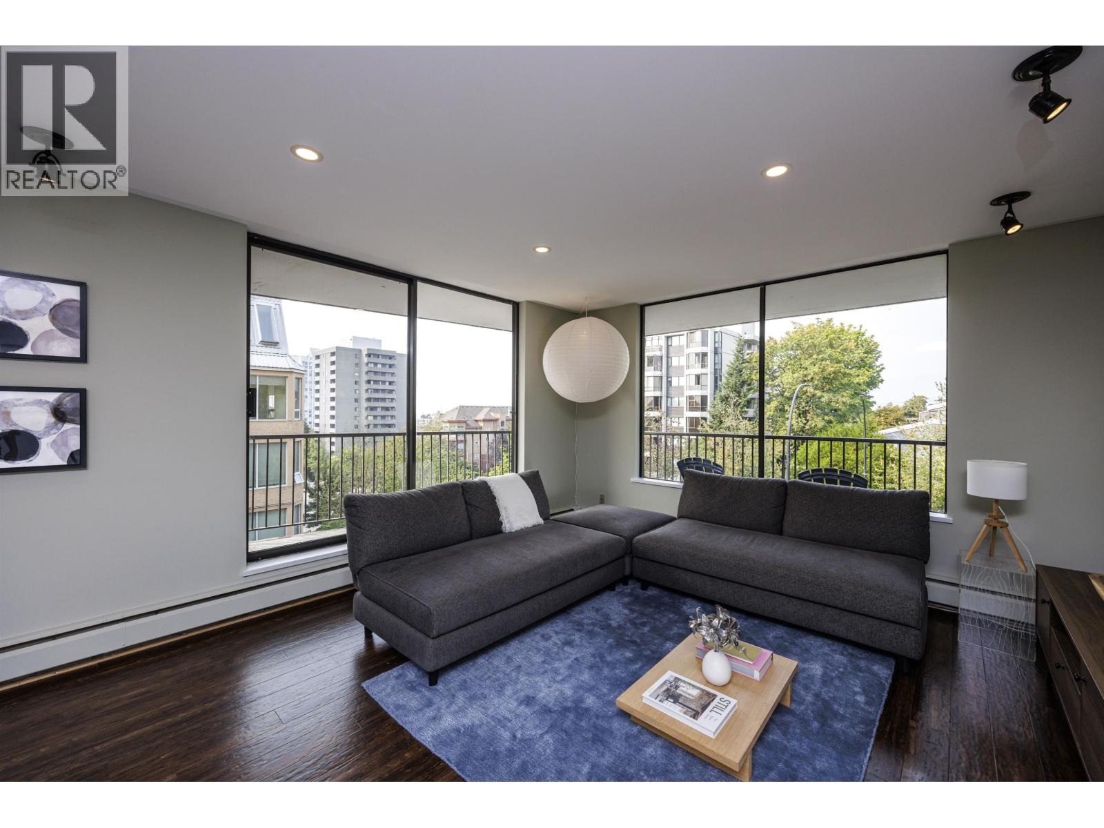 302 540 LONSDALE AVENUE