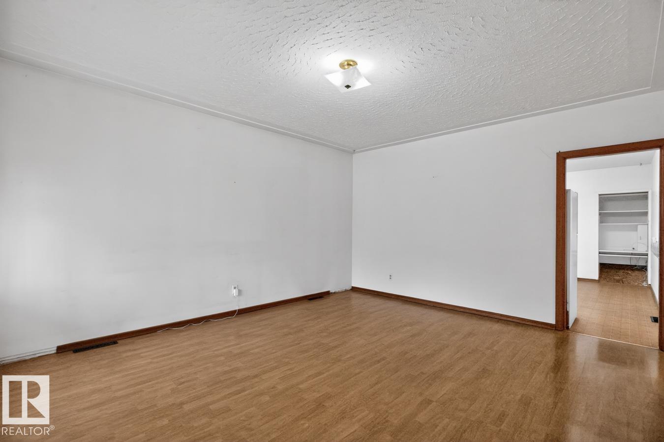 8326 81 AV NW
