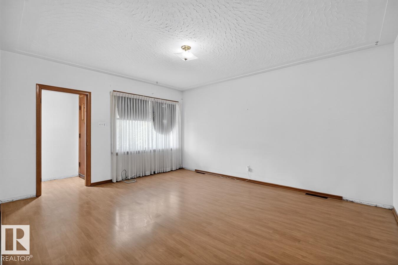 8326 81 AV NW