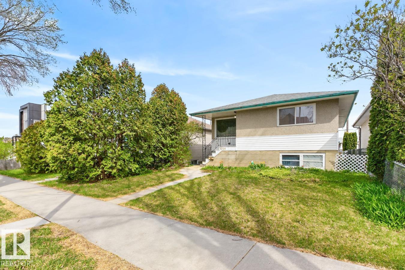 8326 81 AV NW