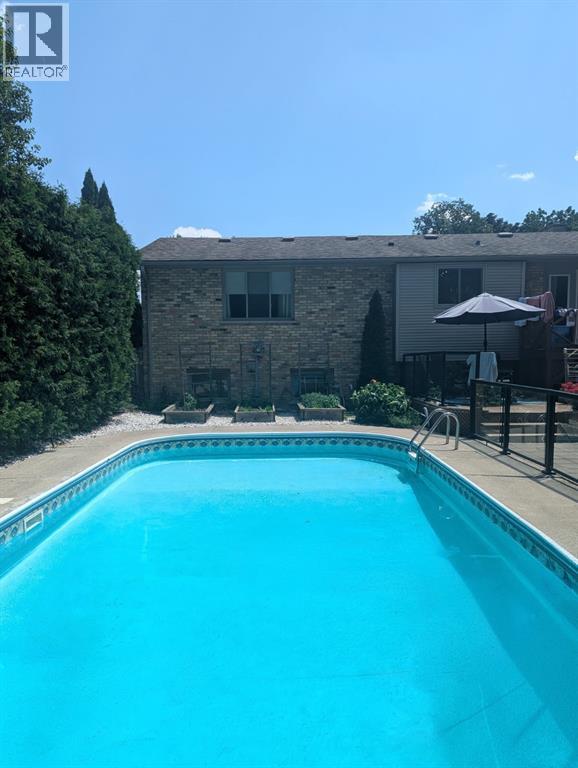 768 Grenfell DRIVE