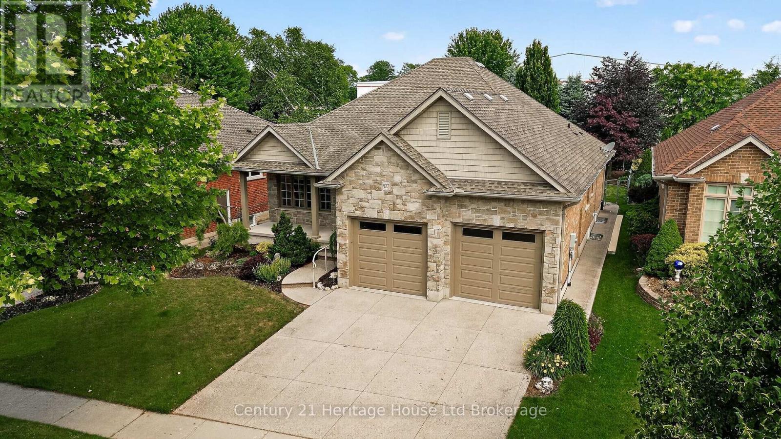 927 RIDGEWOOD DRIVE W