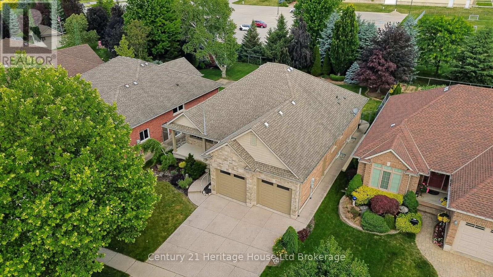 927 RIDGEWOOD DRIVE W