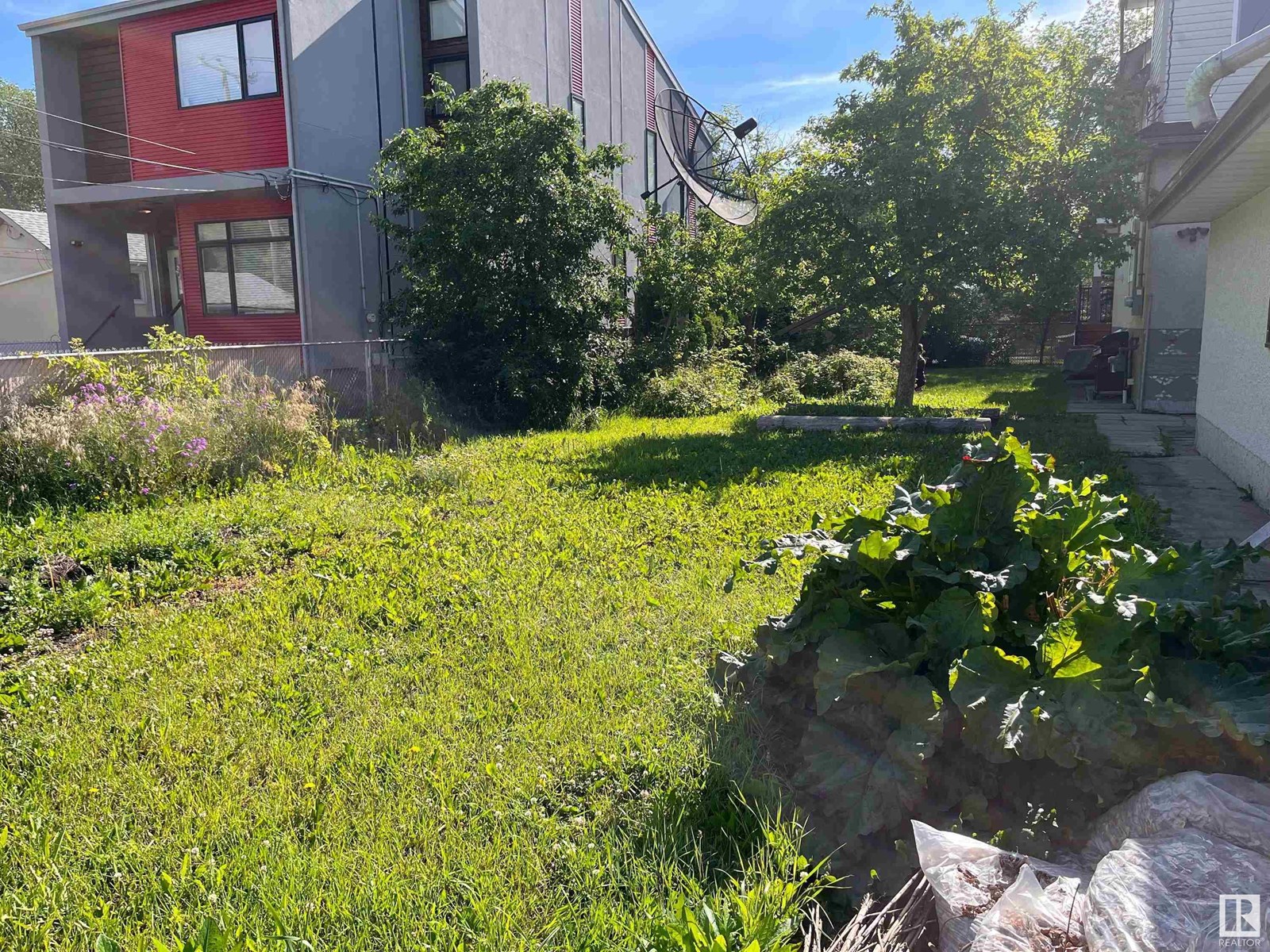 11910 76 St NW