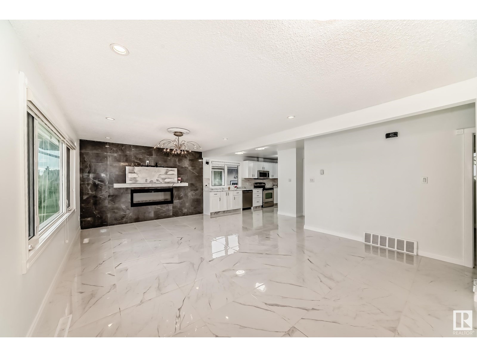 13516 112 ST NW