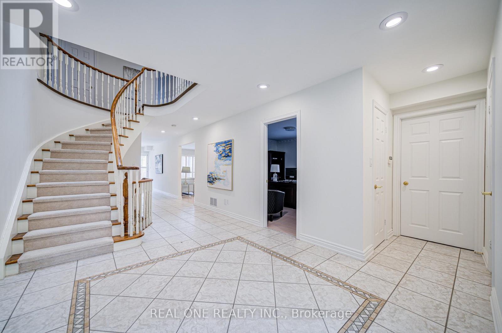 27 BINSCARTH CRESCENT