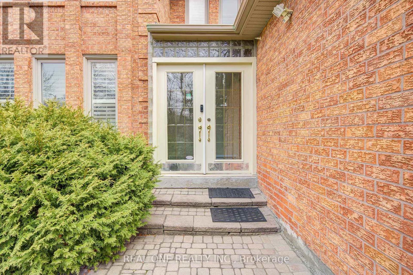27 BINSCARTH CRESCENT