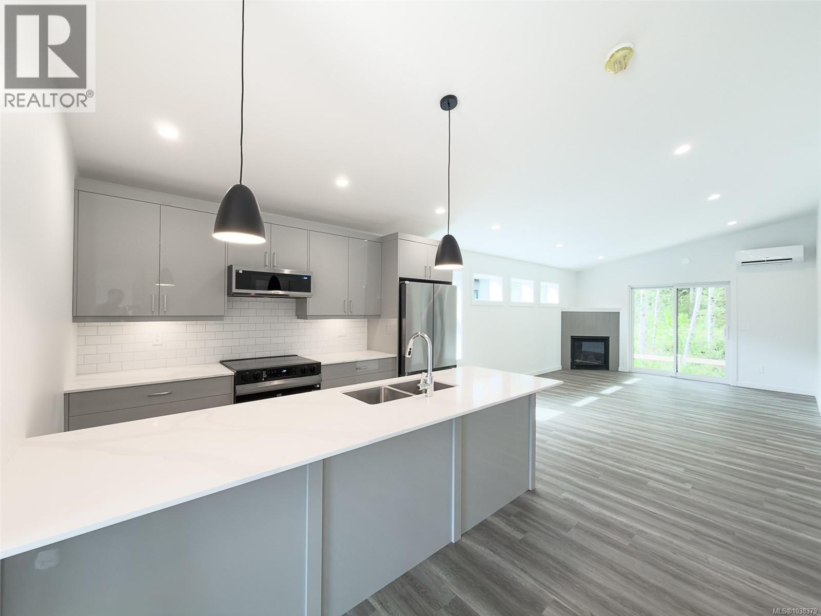 33 3025 Royston Rd