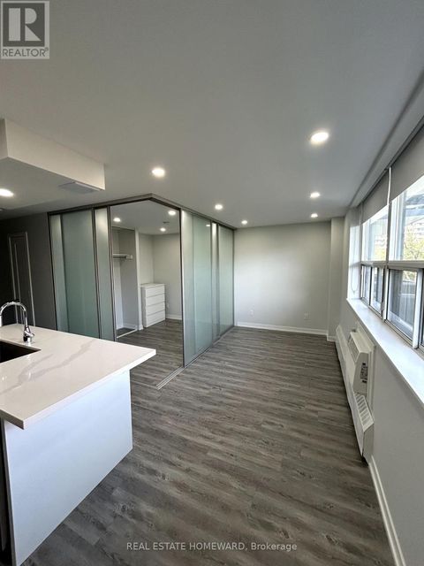 104 - 15 WALMER ROAD Toronto (Annex) ON M5R2X1