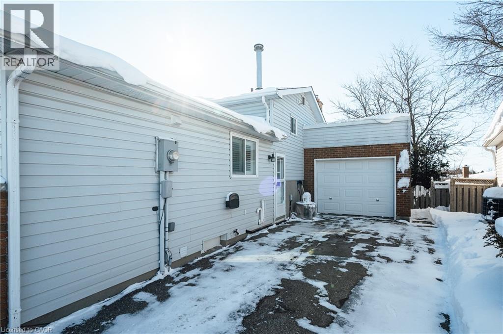 190 BROKEN OAK Crescent