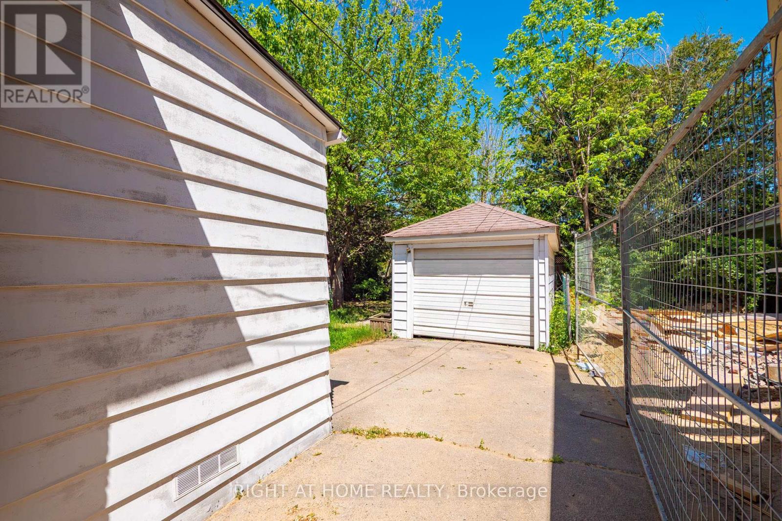 1109 GREENWOOD AVENUE