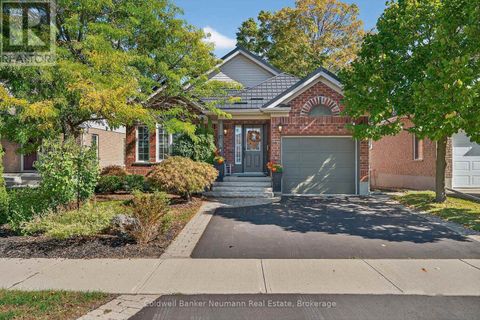 17 MILSON CRESCENT Guelph (Kortright Hills) ON N1C1H1