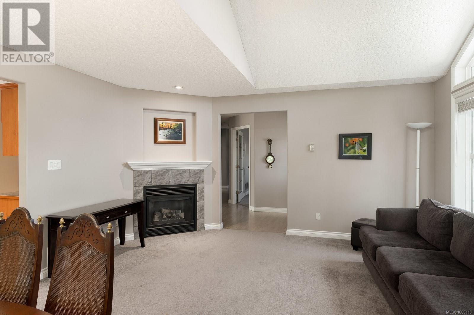 3 707 Greenlea Dr
