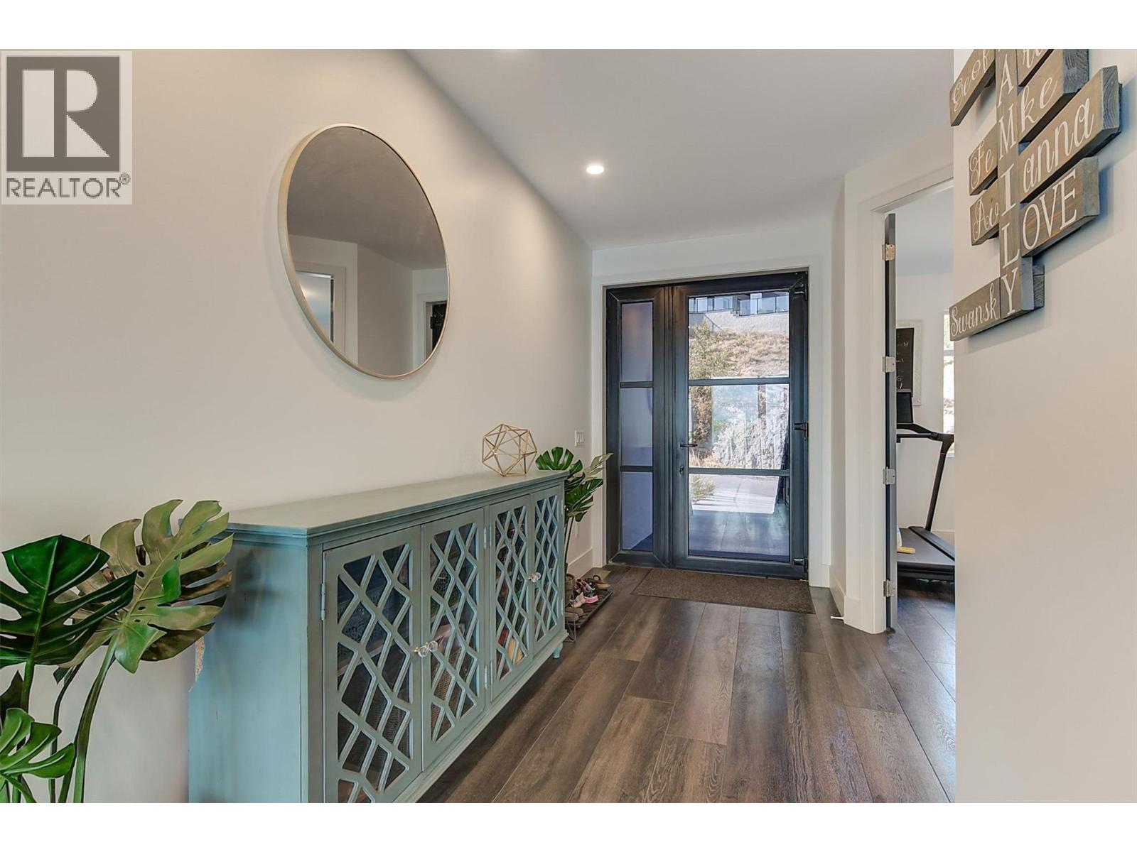 3961 Beachview Drive E