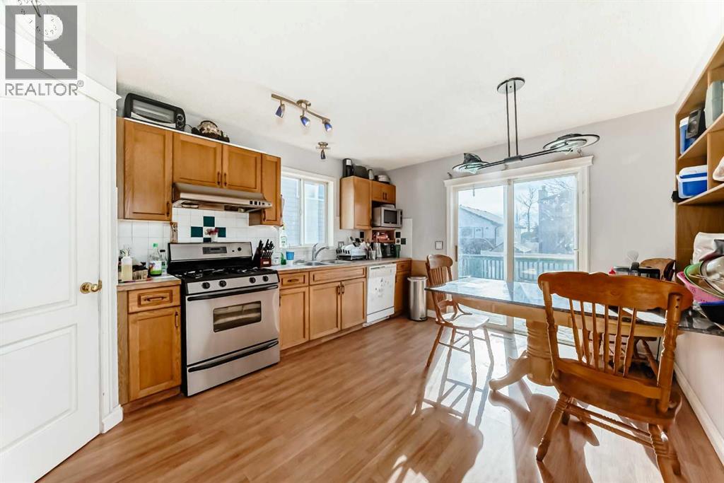 215 Appleglen Park SE