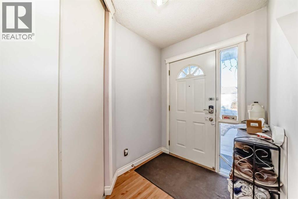 215 Appleglen Park SE