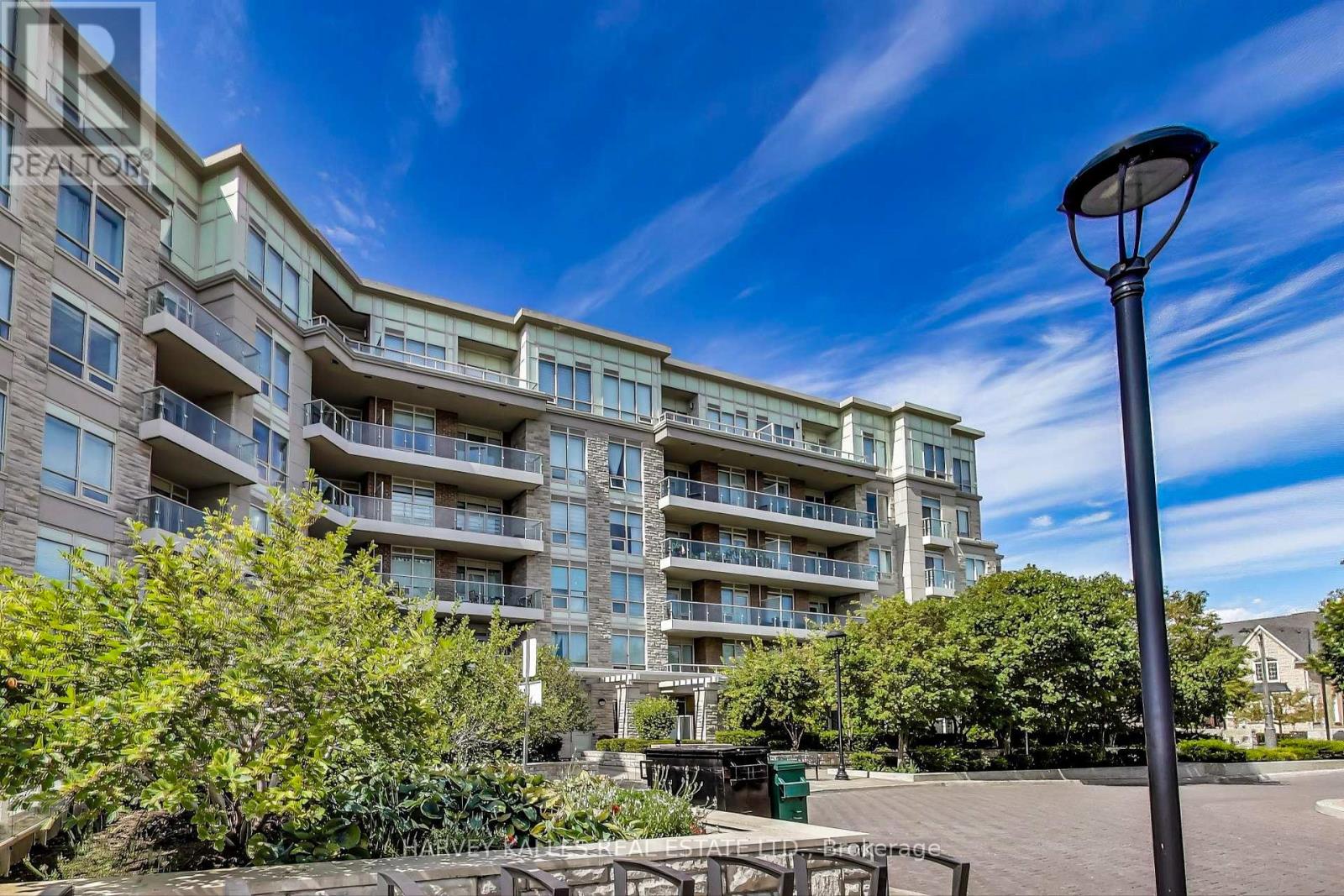 212 - 9 STOLLERY POND CRESCENT