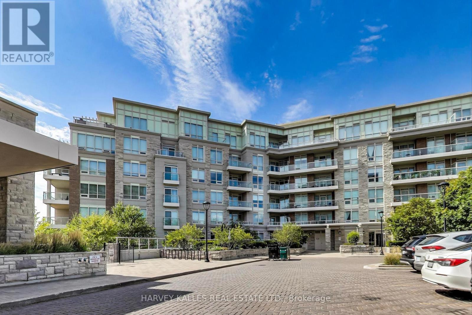 212 - 9 STOLLERY POND CRESCENT