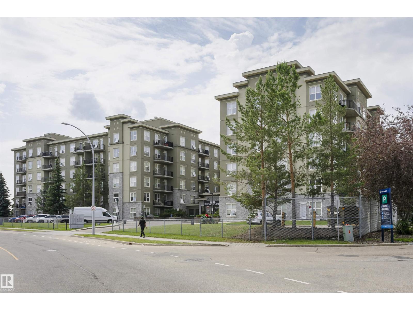 #1-402 4245 139 AV NW