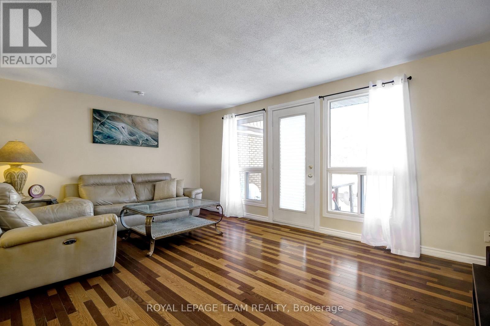 35 - 2027 STONEHENGE CRESCENT