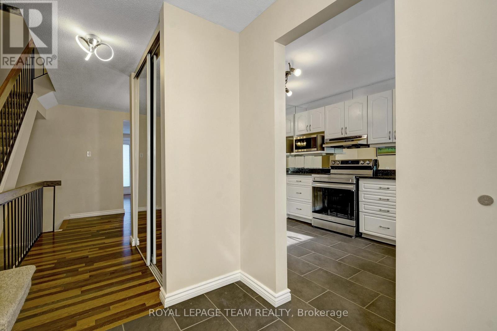 35 - 2027 STONEHENGE CRESCENT