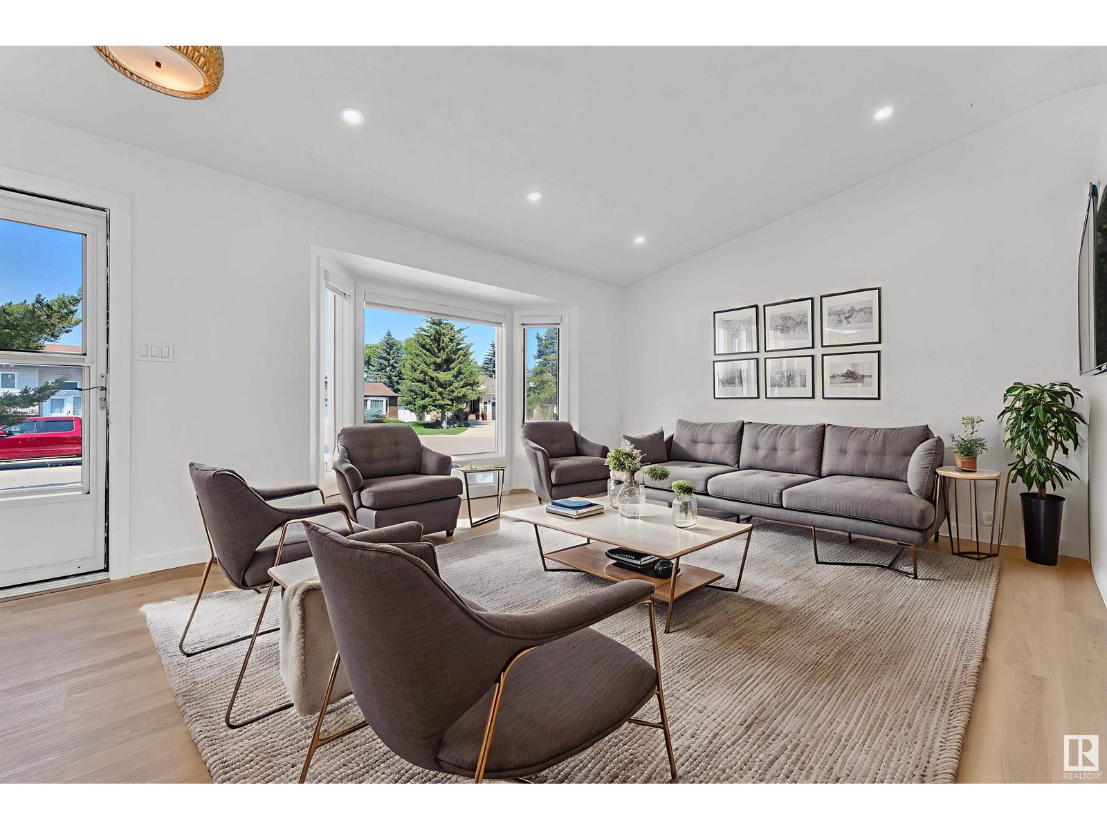 4912 31 AV NW
