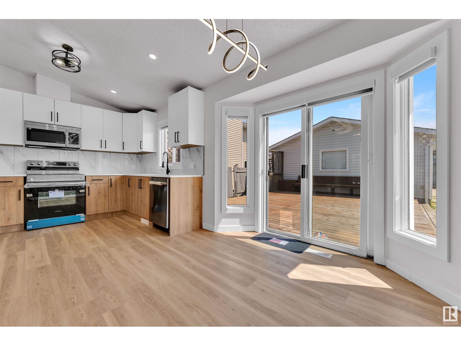 4912 31 AV NW