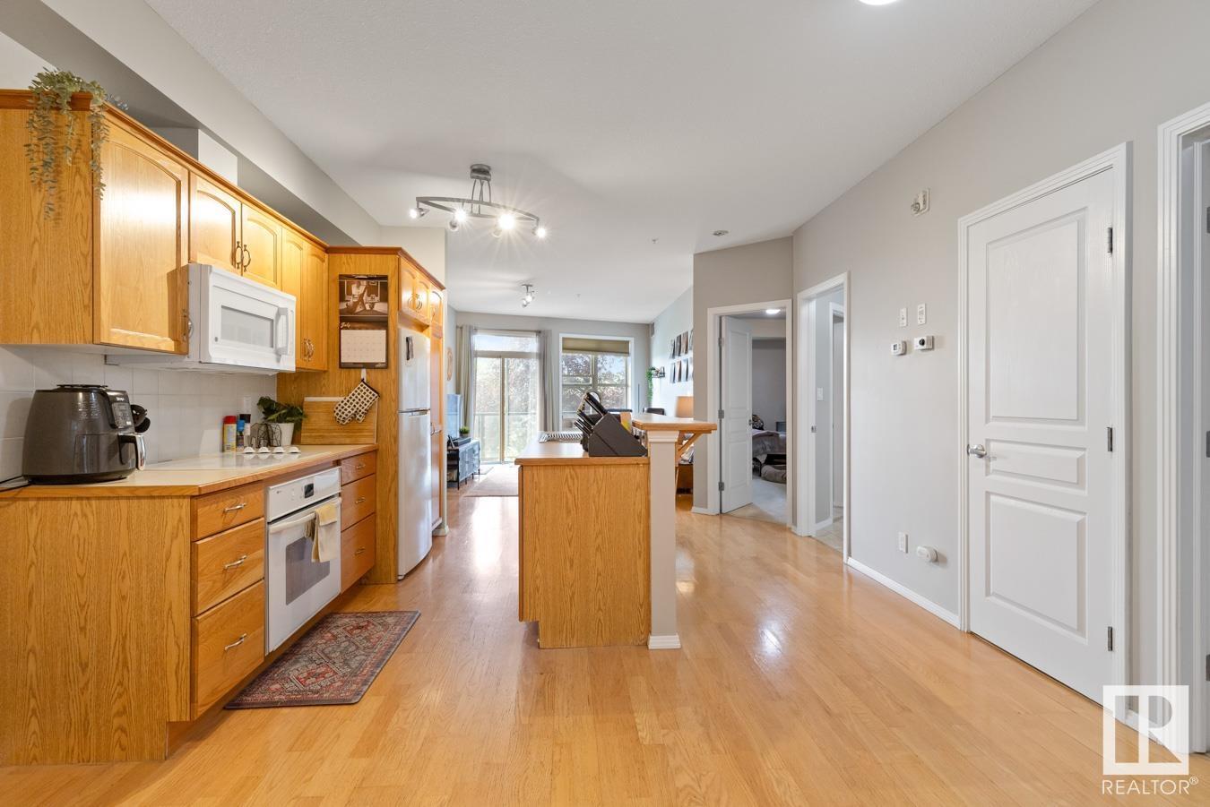 #202 9804 101 ST NW