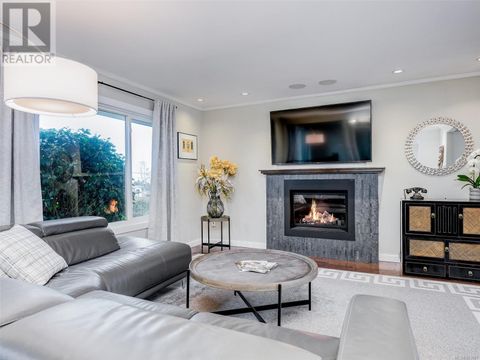 4447 Narvaez Cres Saanich BC V8N2S7